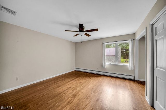 5 Fieldstone Dr, Clinton Twp., NJ 08833