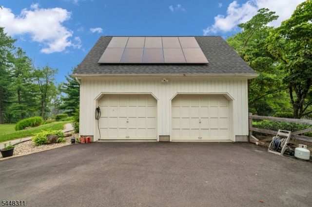 5 Fieldstone Dr, Clinton Twp., NJ 08833
