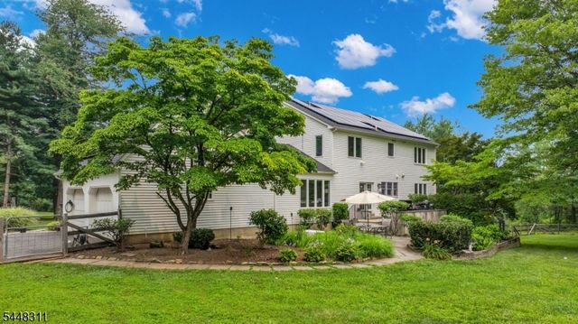 5 Fieldstone Dr, Clinton Twp., NJ 08833
