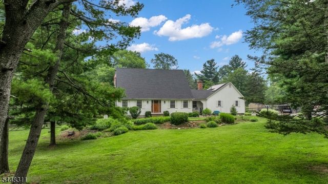 5 Fieldstone Dr, Clinton Twp., NJ 08833