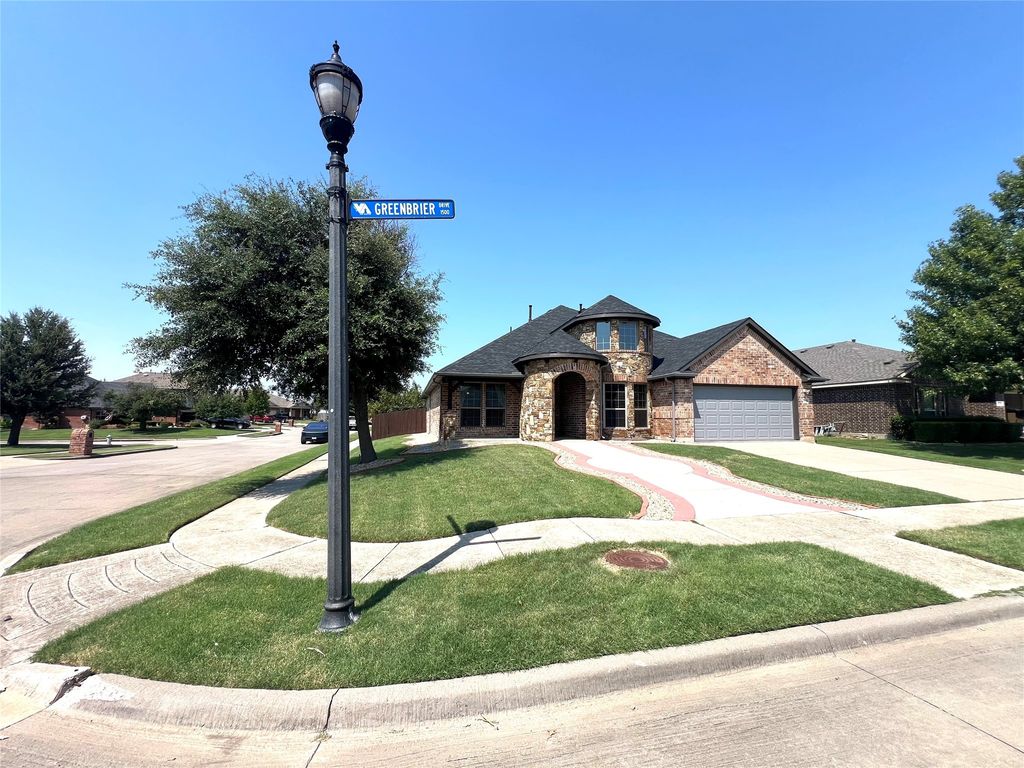 1524 Greenbrier Drive, Van Alstyne, TX 75495