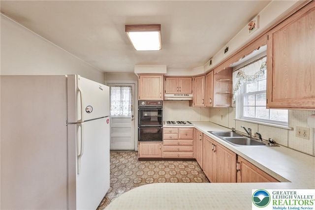 2440 South Fountain Street, Allentown City, PA 18103