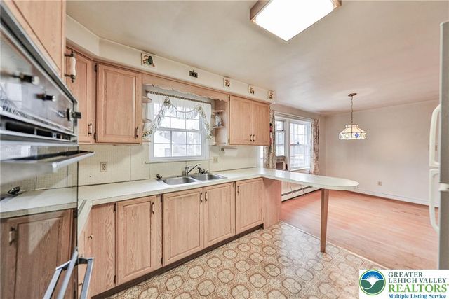 2440 South Fountain Street, Allentown City, PA 18103