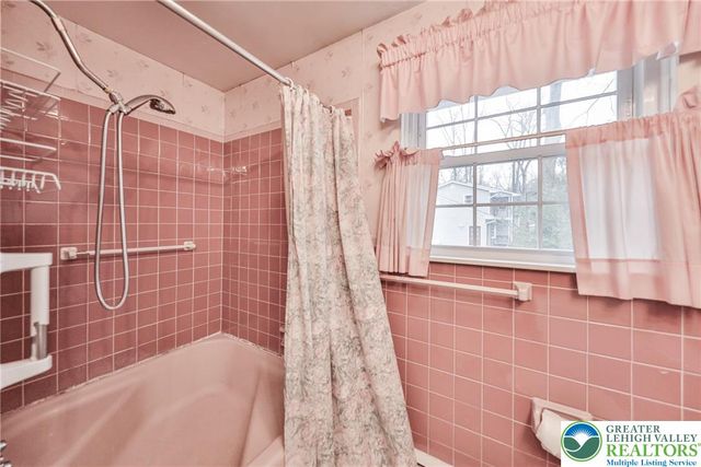 2440 South Fountain Street, Allentown City, PA 18103