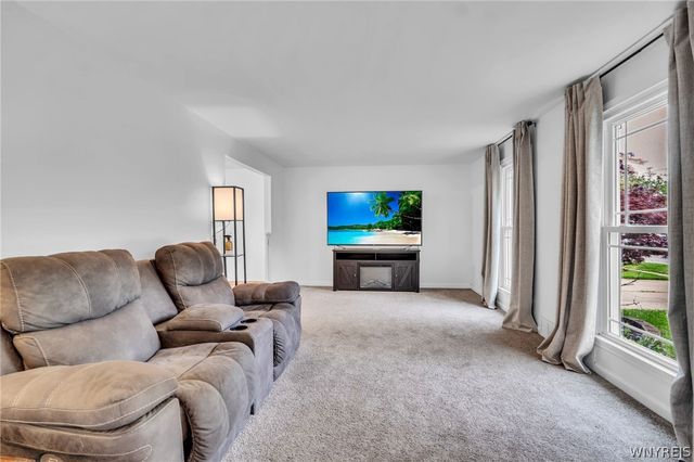 210 Woodcrest Drive, West Seneca, NY 14220