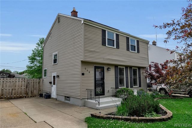 210 Woodcrest Drive, West Seneca, NY 14220