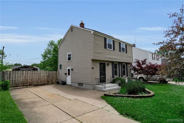 210 Woodcrest Drive, West Seneca, NY 14220