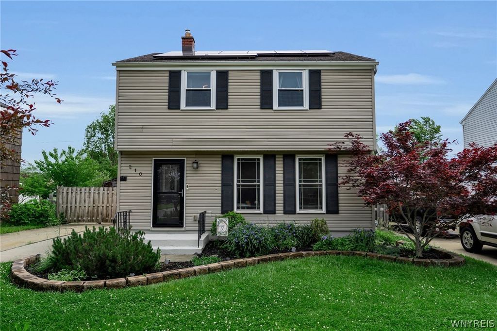 210 Woodcrest Drive, West Seneca, NY 14220