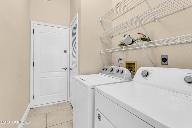 8 Bellflower Drive, Lakewood, NJ 08701