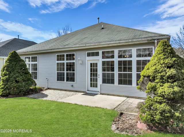 8 Bellflower Drive, Lakewood, NJ 08701