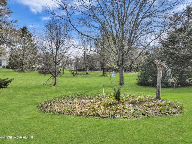 8 Bellflower Drive, Lakewood, NJ 08701