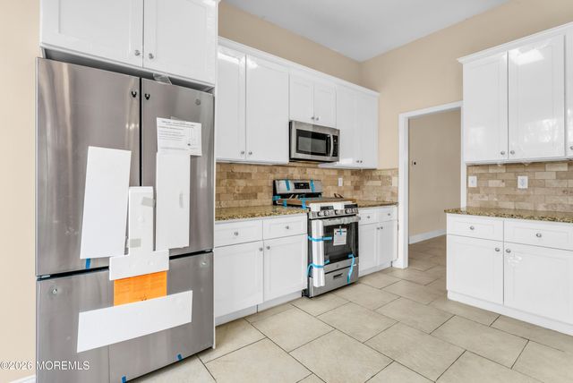 8 Bellflower Drive, Lakewood, NJ 08701