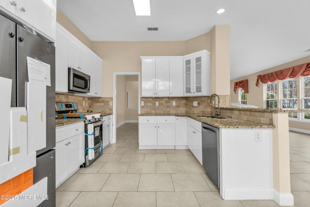 8 Bellflower Drive, Lakewood, NJ 08701