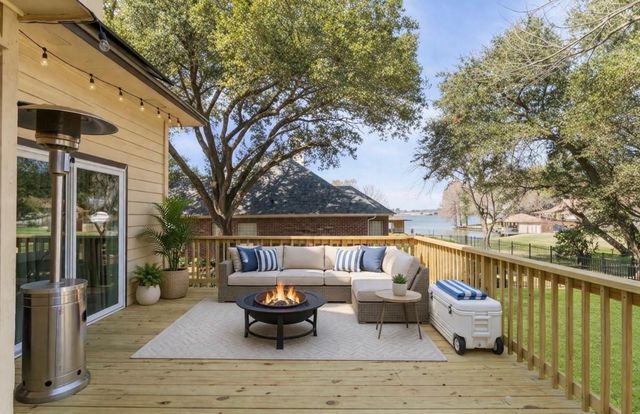 228 April Waters Drive W, Conroe, TX 77356