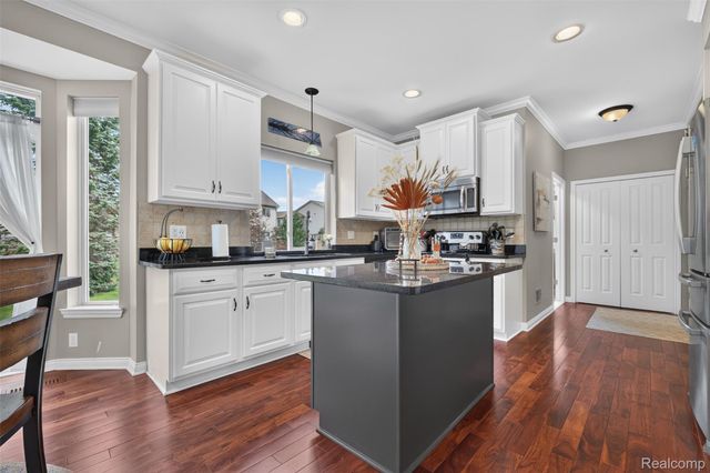 953 Westlake Avenue, Oxford Charter Township, MI 48371
