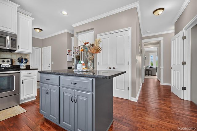 953 Westlake Avenue, Oxford Charter Township, MI 48371