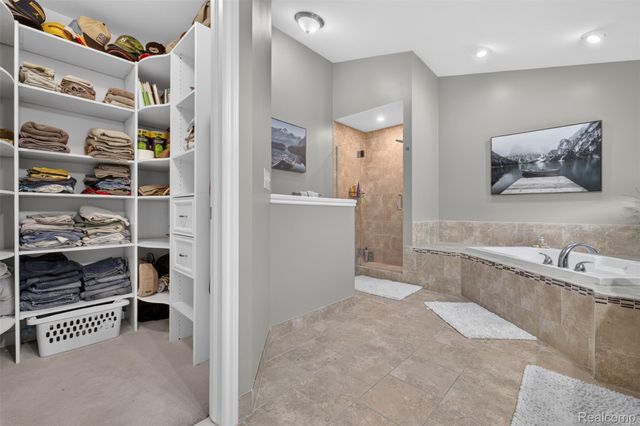 953 Westlake Avenue, Oxford Charter Township, MI 48371