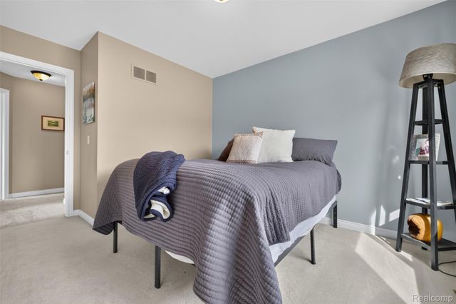 953 Westlake Avenue, Oxford Charter Township, MI 48371