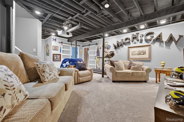 953 Westlake Avenue, Oxford Charter Township, MI 48371