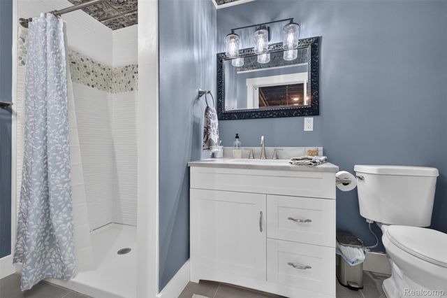 953 Westlake Avenue, Oxford Charter Township, MI 48371