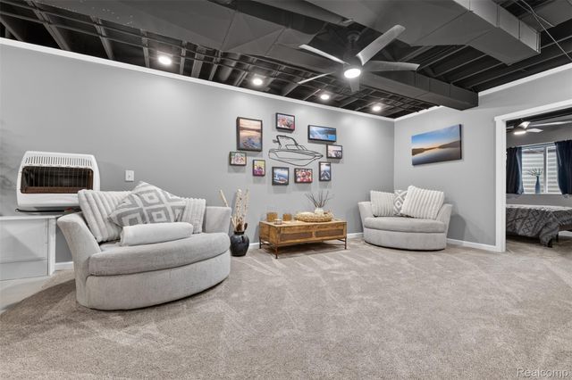953 Westlake Avenue, Oxford Charter Township, MI 48371