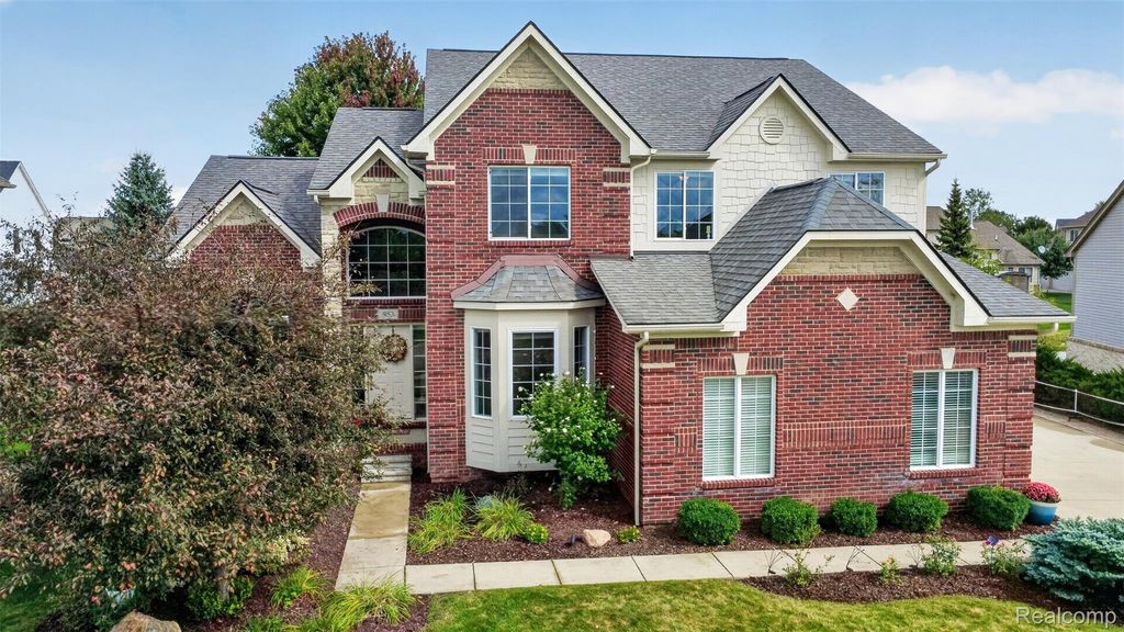 953 Westlake Avenue, Oxford Charter Township, MI 48371