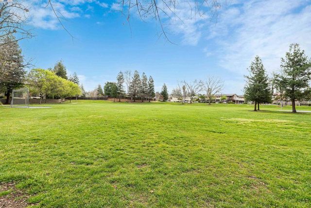 238 Mavis Dr, Pleasanton, CA 94566