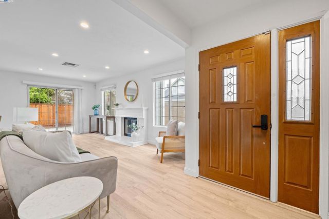 238 Mavis Dr, Pleasanton, CA 94566