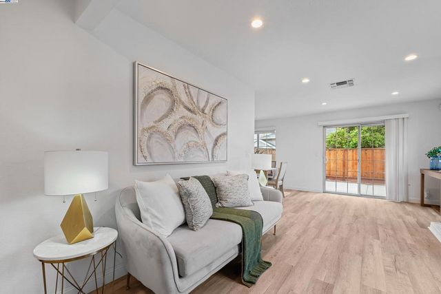 238 Mavis Dr, Pleasanton, CA 94566
