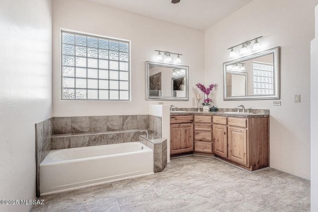 17946 S Camino De Loreto, Sahuarita, AZ 85629