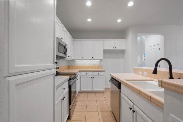 2352 Hidden Springs Ct, Turlock, CA 95382