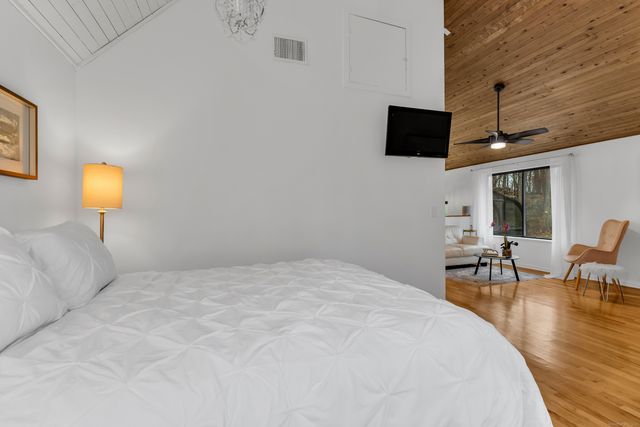 286 Weatherly Trail, Guilford, CT 06437