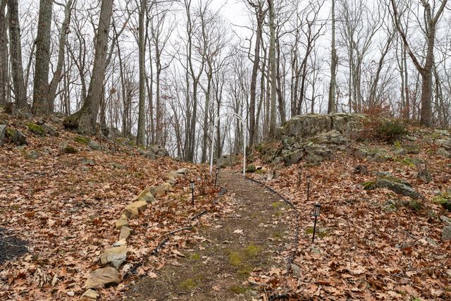 286 Weatherly Trail, Guilford, CT 06437