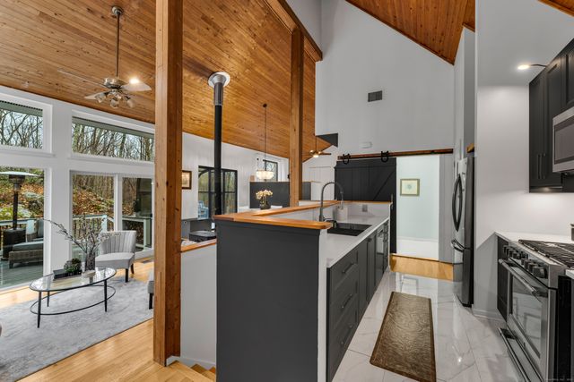 286 Weatherly Trail, Guilford, CT 06437