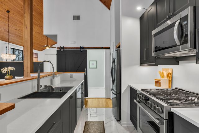 286 Weatherly Trail, Guilford, CT 06437