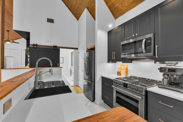 286 Weatherly Trail, Guilford, CT 06437