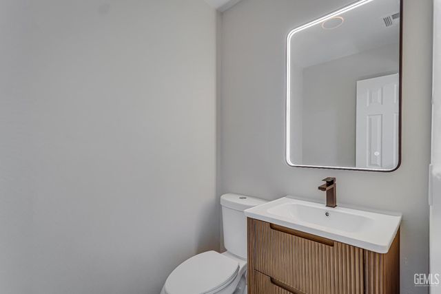 1000 Blossom Street, Bakersfield, CA 93306