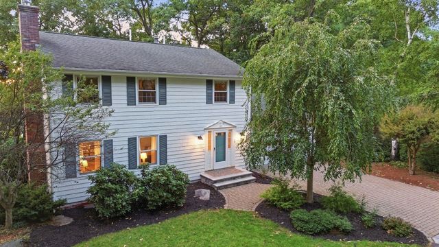 15 Warton Road, Nashua, NH 03062