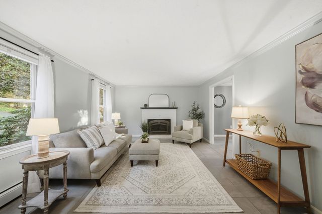 15 Warton Road, Nashua, NH 03062