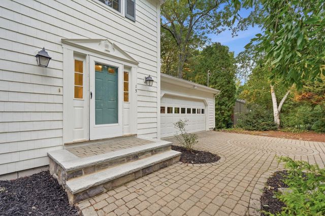 15 Warton Road, Nashua, NH 03062