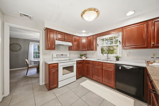 15 Warton Road, Nashua, NH 03062