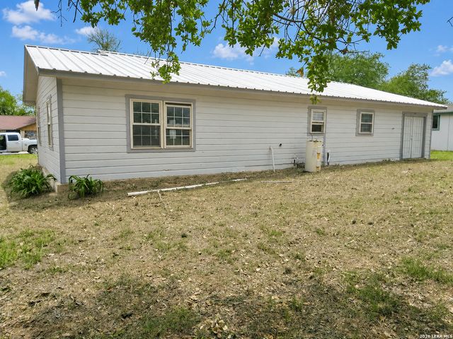 82 LANCE LN, Poteet, TX 78065