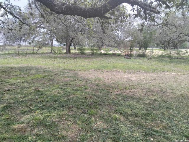 82 LANCE LN, Poteet, TX 78065