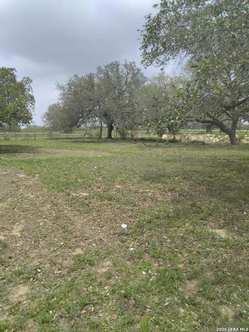82 LANCE LN, Poteet, TX 78065