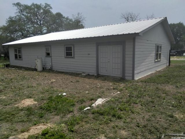 82 LANCE LN, Poteet, TX 78065
