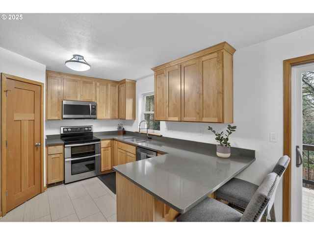 831 VIRGINIA Cir, Clatskanie, OR 97016