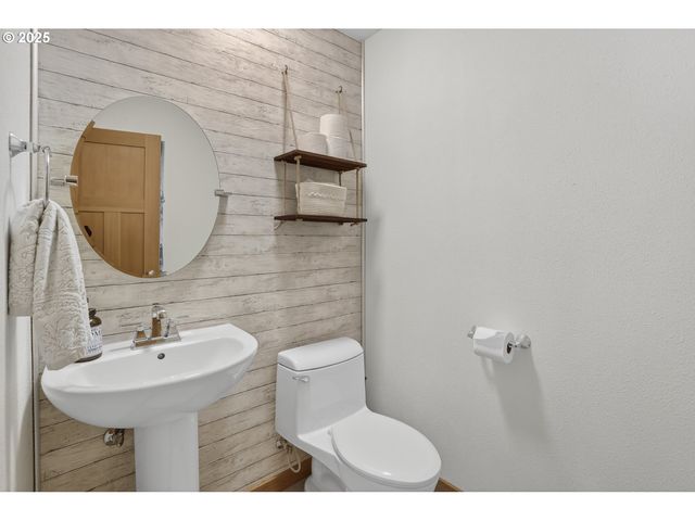 831 VIRGINIA Cir, Clatskanie, OR 97016