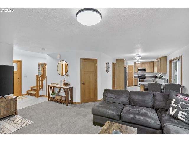 831 VIRGINIA Cir, Clatskanie, OR 97016