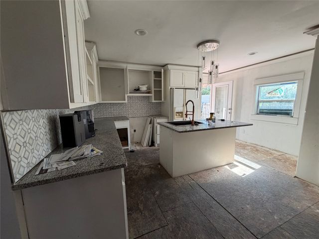 8222 Wes hodges Road, Dallas, TX 75217