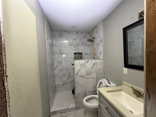 8222 Wes hodges Road, Dallas, TX 75217